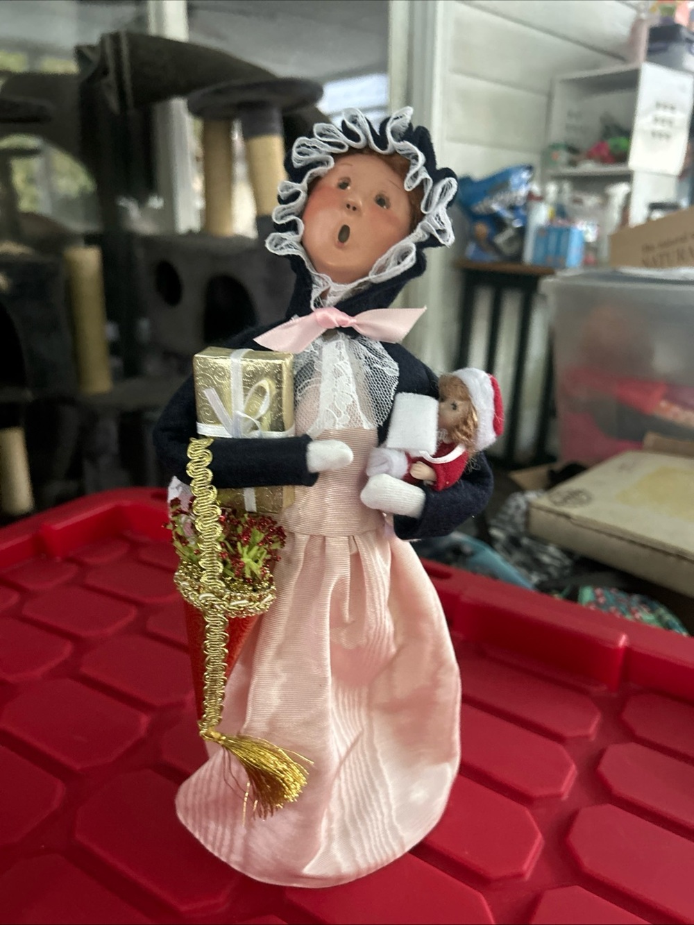 Byers choice Handcrafted Victorian Caroler Figurine